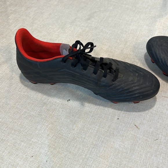 Men’s Adidas predator soccer cleats - Picture 5 of 8